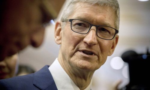 Ở tuổi 60, CEO Tim Cook úp mở về việc lãnh đạo Apple trong 10 năm tới